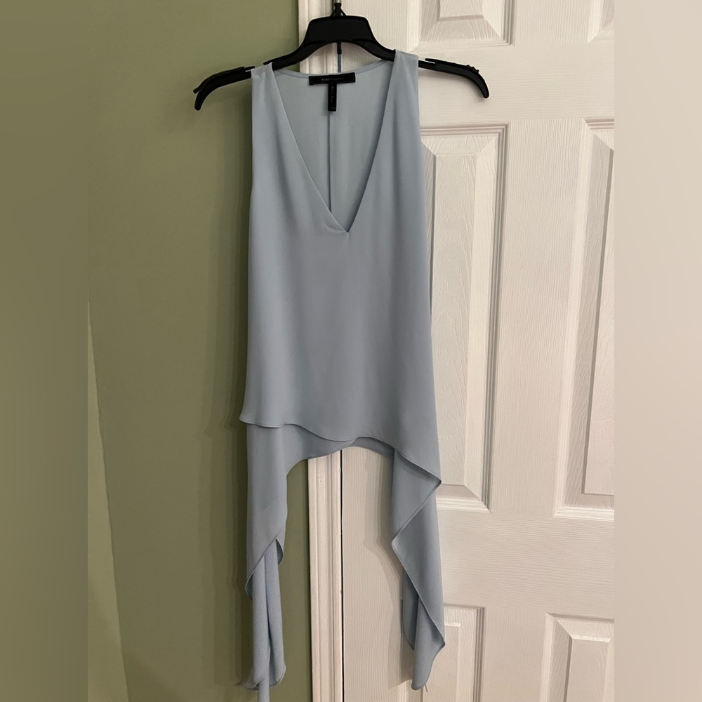 Sleeveless top. Very elegant